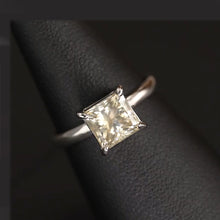画像をギャラリービューアに読み込む, <VS2クラス/Kカラー>プリンセスカット 2ctダイヤプラチナリング