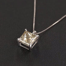 画像をギャラリービューアに読み込む, ＜VS2クラス/Kカラー＞2ct プリンセスカット ダイヤプラチナペンダント
