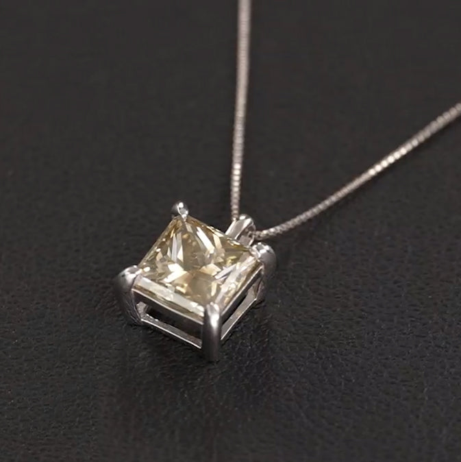 ＜VS2クラス/Kカラー＞2ct プリンセスカット ダイヤプラチナペンダント